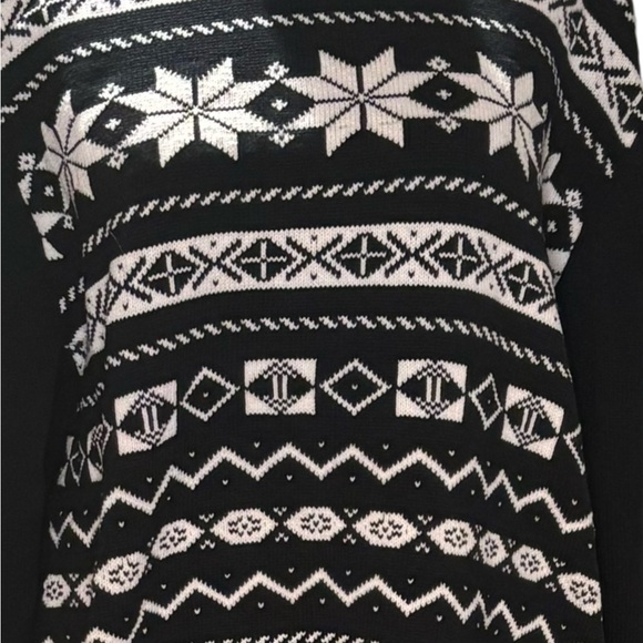 Classy Cotton Christmas Sweater-Geometric Snowflake Design-Colors Black & White - Picture 3 of 4